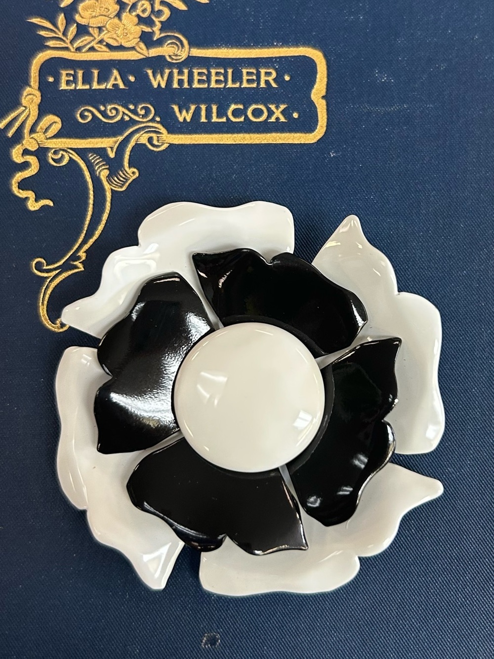 St. John Black White Enamel Flower Brooch Vintage - Picture 6 of 9